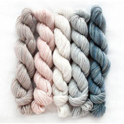 Manos del Uruguay Fino Minis Strickset für Schal & Loop handgefärbt Clarissa