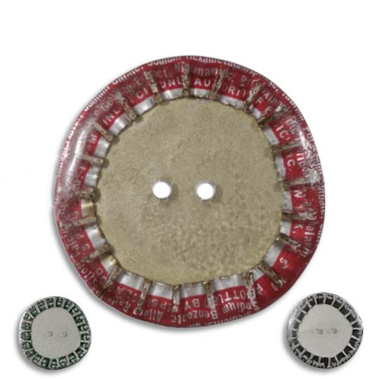 Jim Knopf Button from recycled crown cap 28mm Innen graubeige außen unterschiedlich