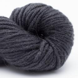 Nomadnoos Dry Desert Camel 8-ply aran håndspundet heart and coal (dark grey)