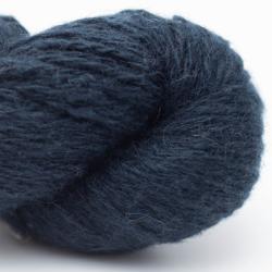 Nomadnoos Smooth Sartuul Sheep Wool 2-ply light fingering filé à la main drama at scala (navy)