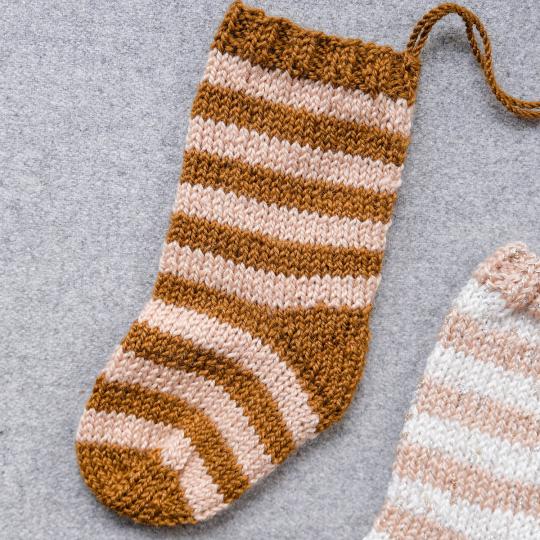 BC Garn Pattern Christmas Socks englisch