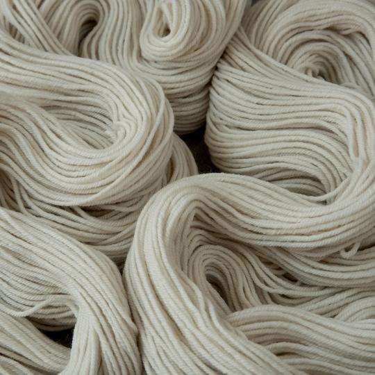 Knomad Clover DK undyed
