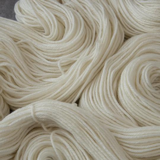 Knomad Votive DK undyed