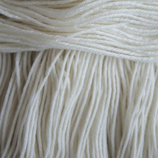 Knomad Marshmallow DK select Minis undyed